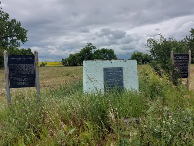 Douglaston townsite commemorative plaques